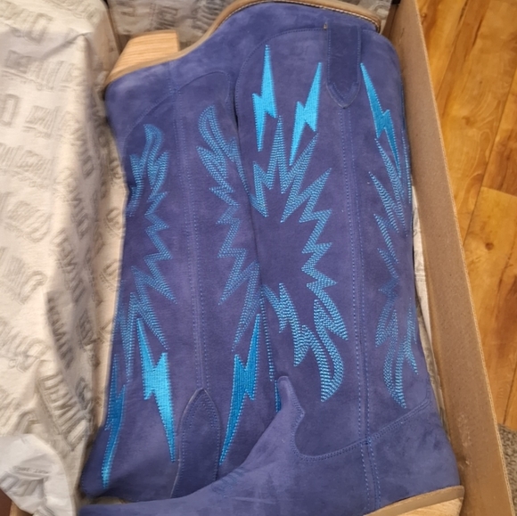 Dingo1969 ThunderRoad boots in size 8.5 in colors Orange,Periwinkle, Blue&Yellow - Picture 4 of 5